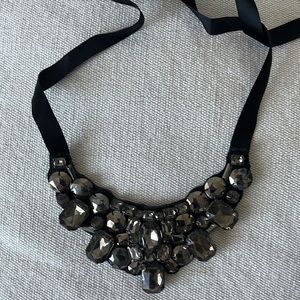 A fashionable stone adjustable necklace